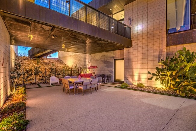 Foto del edificio - 9 Hawk Ridge Dr