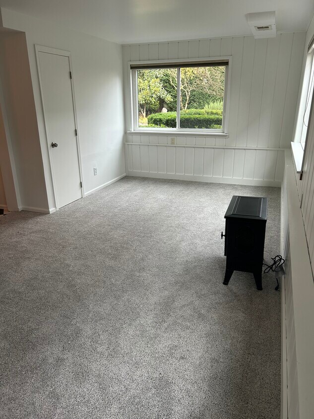 12x20 Living room looks into the backyard - 908 NW 105th St