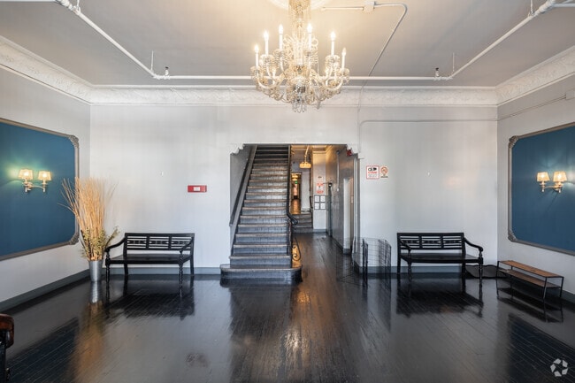 Lobby Photo - Manhattan Place Apartments