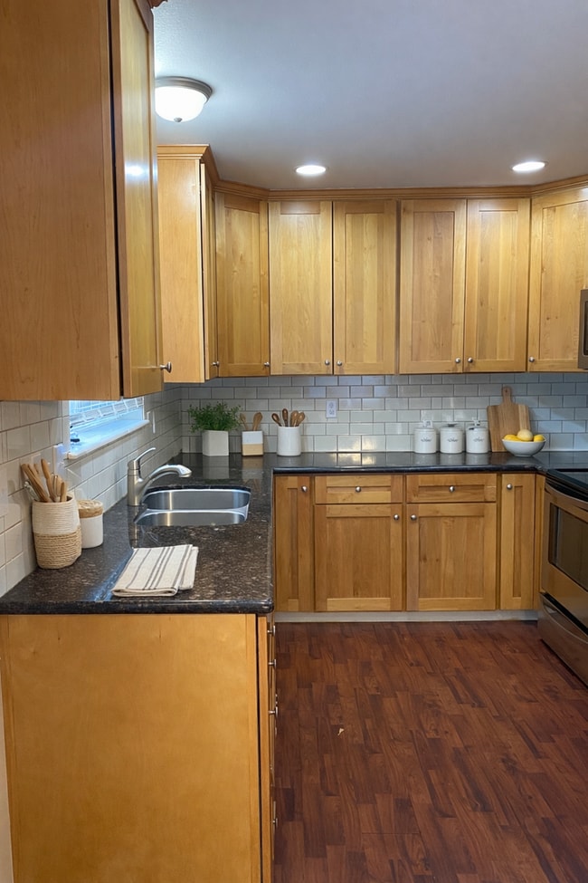 Building Photo - Moul309 (CWP)