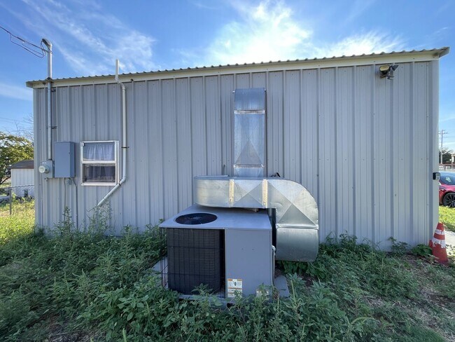 Foto del edificio - Cozy?Loft?Retreat – Fully Furnished Tiny-H...