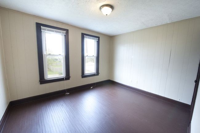 Foto del edificio - 3 Bedroom, 1 Bath Townhome, Basement