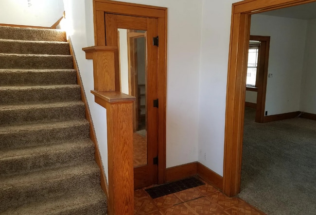 Building Photo - 808 W Seerley Blvd