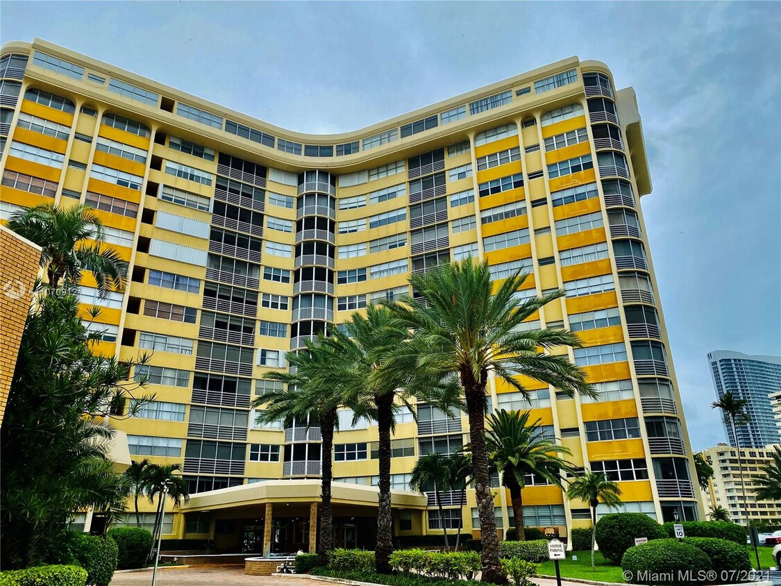 Foto principal - 100 Golden Isles Dr