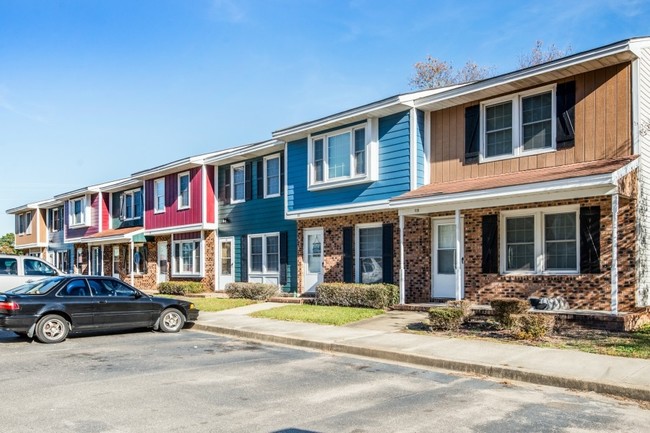 Building Photo - Lakeside Apartments