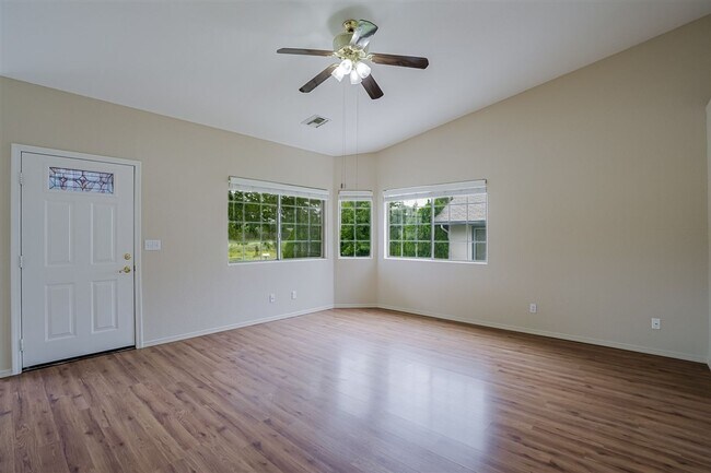 Foto del edificio - 4150 N Viewpoint Dr