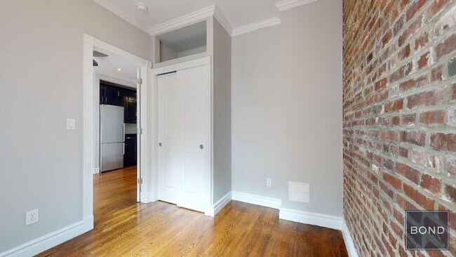 Building Photo - 336 E 18th St