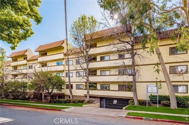 Foto del edificio - 1339 N Columbus Ave