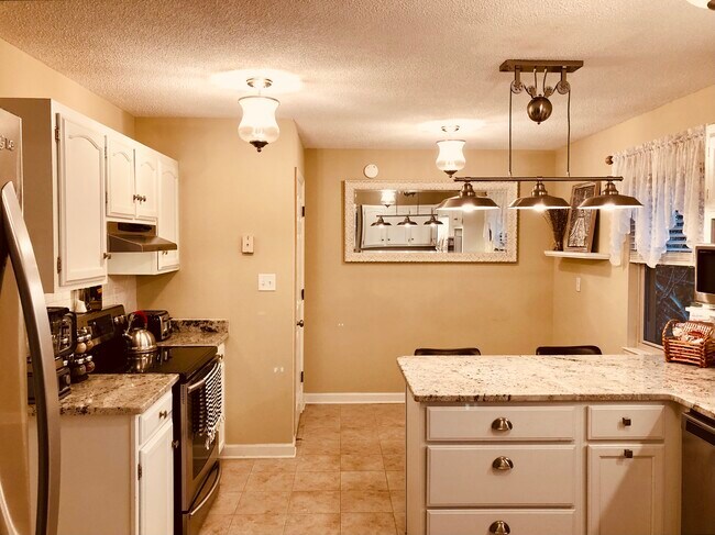 Foto del edificio - 4738 Cree Ln NW