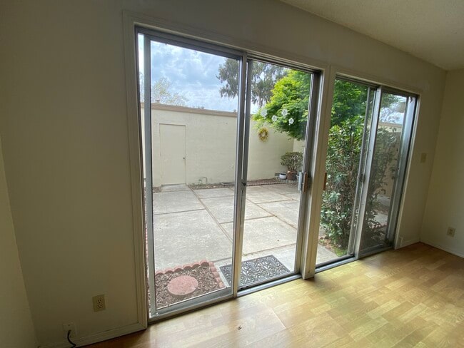 Building Photo - 3025 Alta Vista