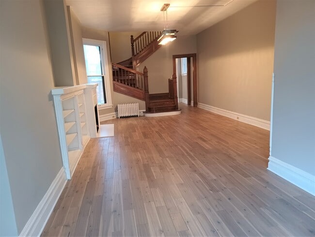 Building Photo - 5405 S Dorchester Ave