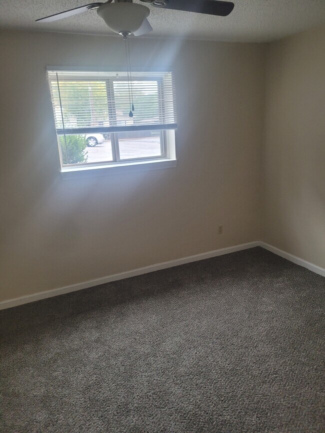 Foto del edificio - 2250 S Oliver Ave