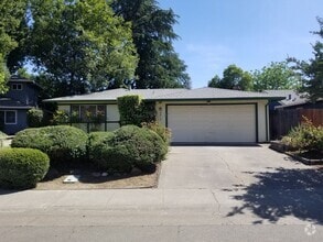 Building Photo - 2312 Temple Dr