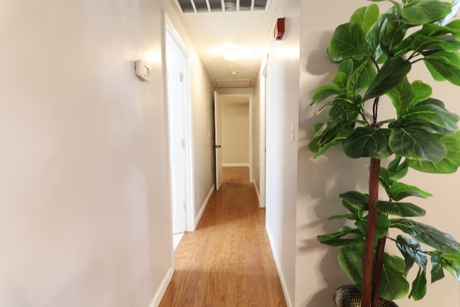 Foto del edificio - 4889 Fishburg Rd