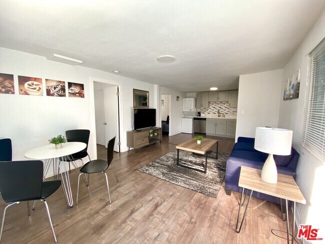 Foto del edificio - 4812 Pickford St