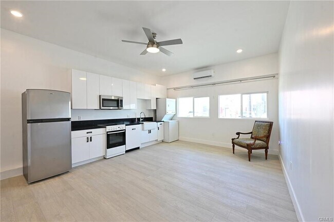 Foto del edificio - 7929 Blackburn Ave