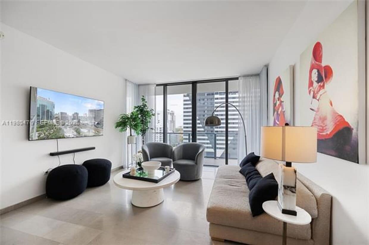 Photo - 88 SW 7th St # 1010 (A11980476)