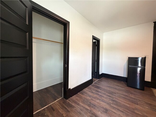 Foto del edificio - 401 E Twin Springs St