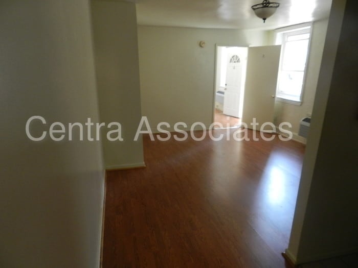 Primary Photo - 2118 Walnut St