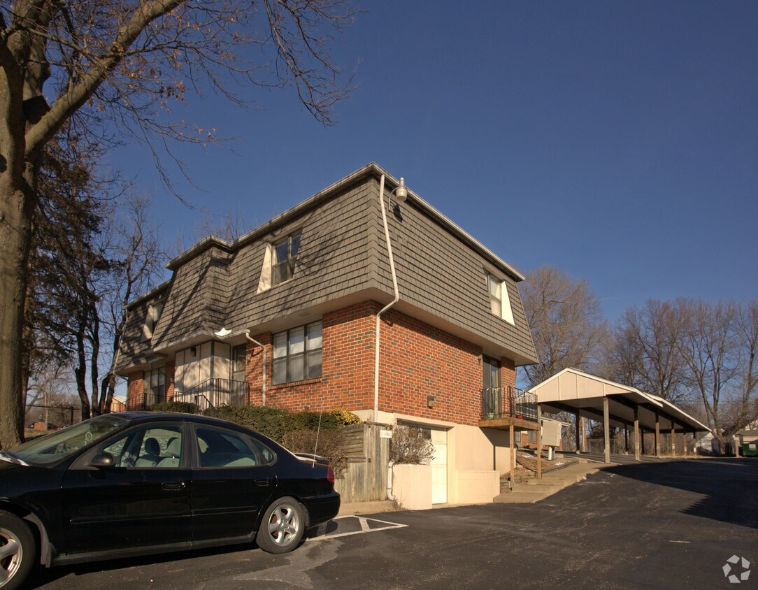 6810 W 74th St, Overland Park, KS 66204 Apartments in Overland Park