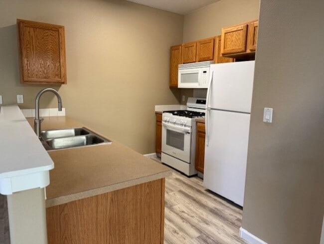 Building Photo - SW Duplex close to the Old Mill District