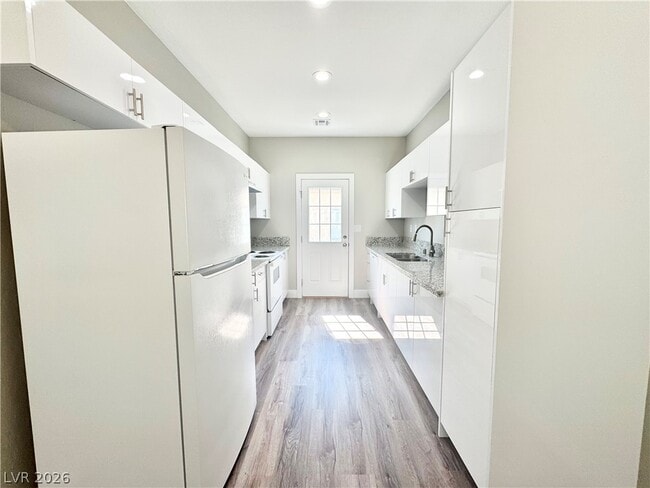 Building Photo - 1401 Ogallala St