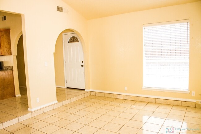 Building Photo - 128 Masquerade Ln