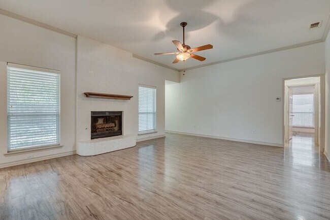 Building Photo - 1522 Clover Ln