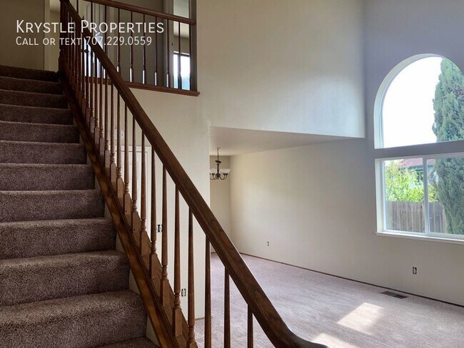 Building Photo - Coming soon! Lovely and spacious Glen Cove...