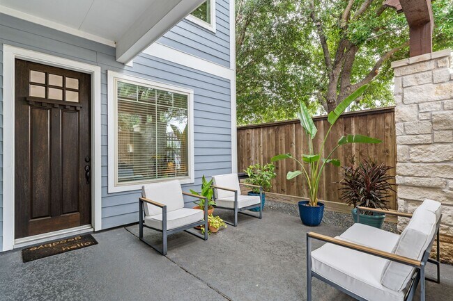 Building Photo - 8904 Aventino Wy