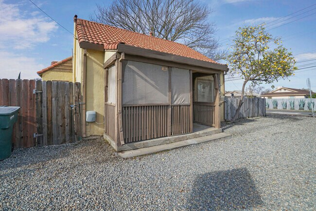 Foto del edificio - 1 Bed 1 Bath | Del Paso Heights area of Sacramento