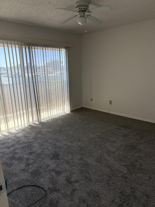 Foto del edificio - Updated 2 Bed, 2 Bath Unit with Appliances Included