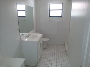 Building Photo - 356 Montgomery Ct