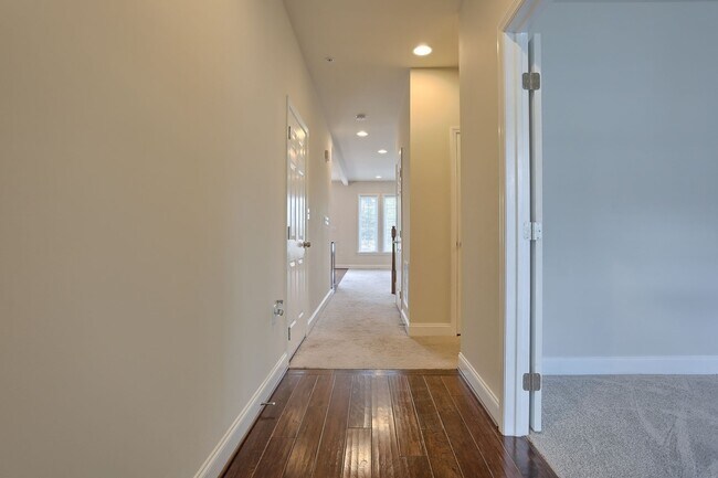Foto del edificio - TOWNHOME AVAILABLE IN THE CHARTER HOMES - DEER RUN COMMONS