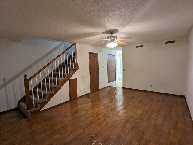 Building Photo - 685 N Betty Jo Dr