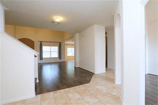 Building Photo - 3010 Lemmingham Dr