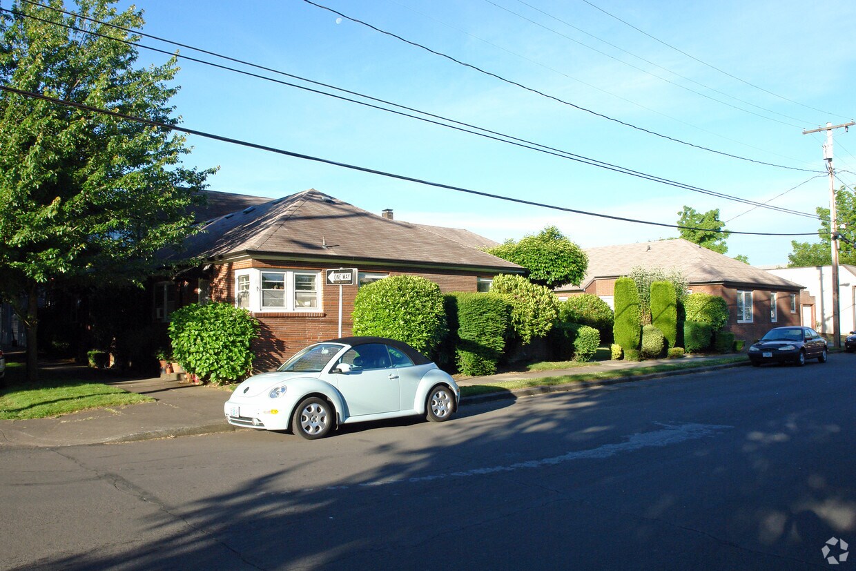 Primary Photo - 2222 NE Pacific St
