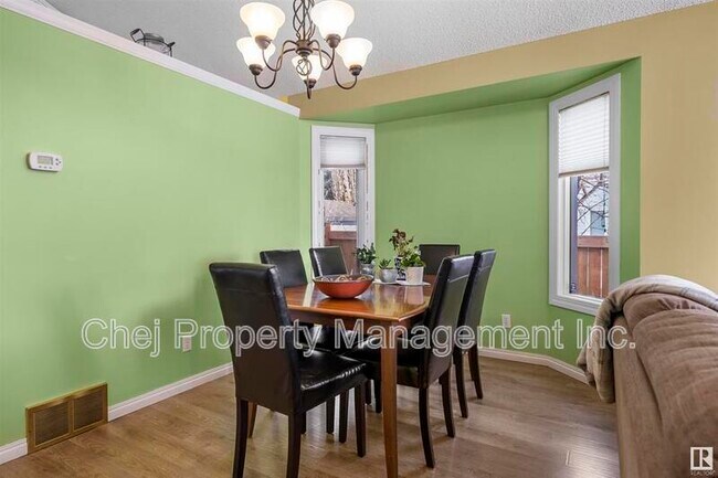 Photo du bâtiment - 530 Twin Brooks Bay NW