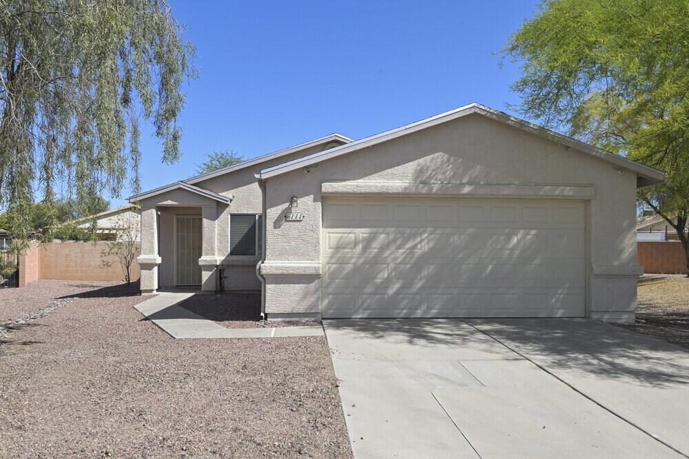 Foto principal - 6111 N Samantha Grove Dr