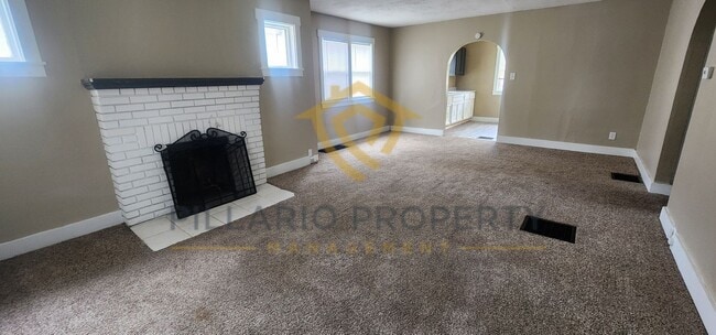 Building Photo - Cozy 2-Bedroom & 1-Bathroom Home with Base...