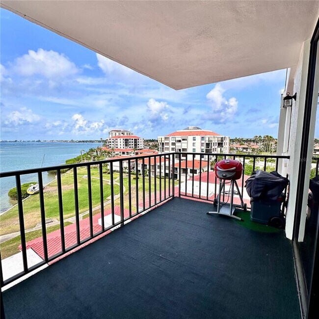 Foto del edificio - 6361 Bahia Del Mar Blvd S