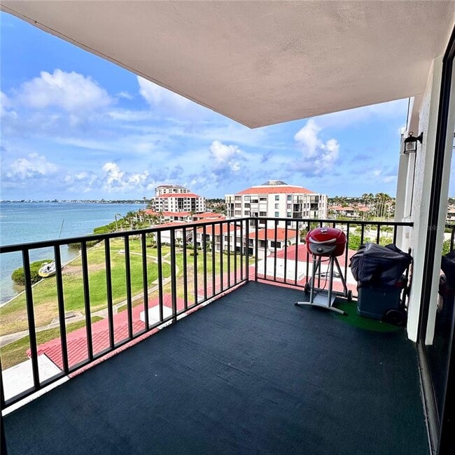 Building Photo - 6361 Bahia Del Mar Blvd S