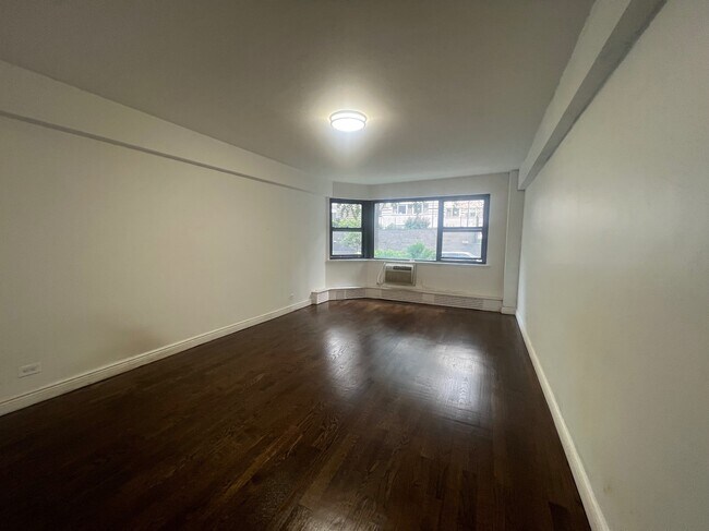 Foto del edificio - 219 E 69th St