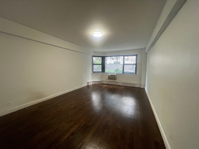 Building Photo - 219 E 69th St