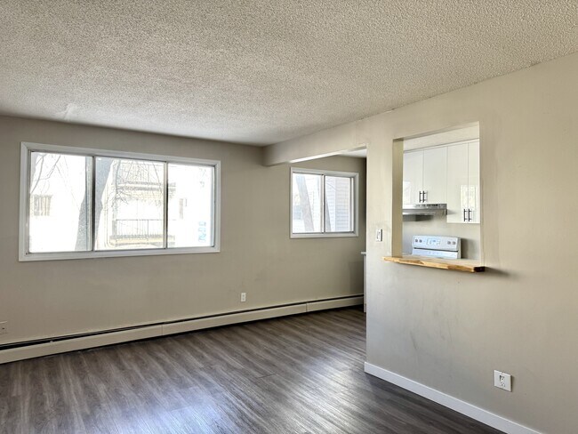 Photo du bâtiment - 10724-10105 105 St NW