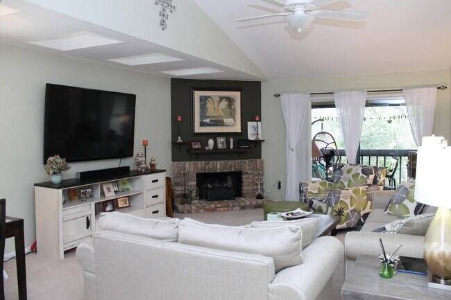 Building Photo - 10501 SE Croft Ct