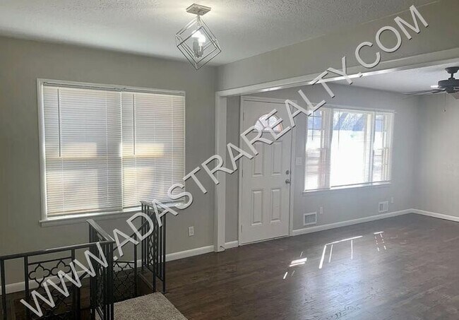 Foto del edificio - Beautiful Newly Remodeled Raytown Home-Ava...