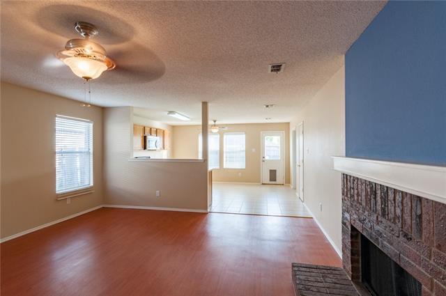 Foto del edificio - 2324 Maple Dr