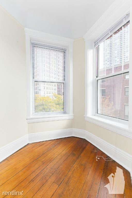 Foto del edificio - 1 br, 1 bath Apartment - 330 W Dickens Ave