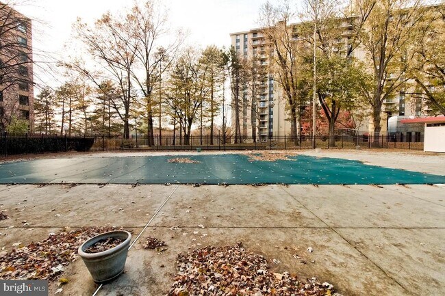 Foto del edificio - 10320 Westlake Dr